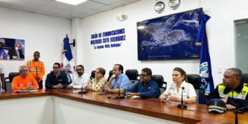 Carolina Mejía y gobierno anuncian acciones ante lluvias en reunión con el COE