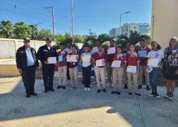 Centro Educativo de la Vega entrega reconocimientos a estudiantes meritorios