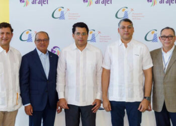 Ministerio de Turismo anuncia nueva ruta aérea de Arajet entre Santiago y Colombia