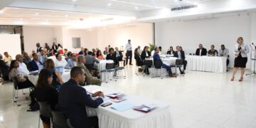 Explican a vicerrectores y decanos importancia del derecho de competencia