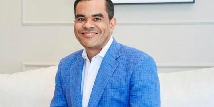 Diputado pide se construya un elevado en la 27 de Febrero con Isabel Aguiar