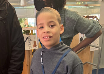 Tragedia para familia dominicana: Niño de 9 años muere tras caer de un cuarto piso en El Bronx