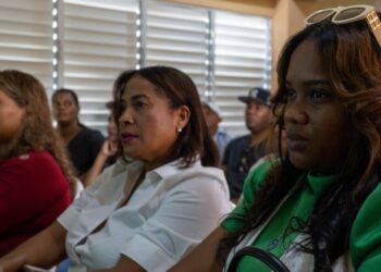 En SDE mujeres conducirán nuevos camiones colectores de desechos