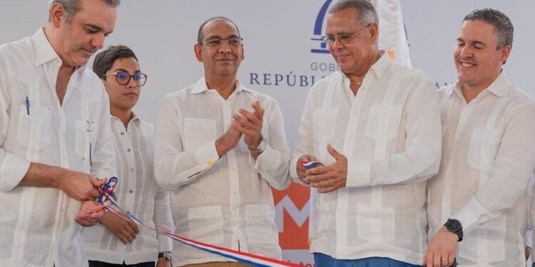 Abinader inaugura carretera Guayubín-Copey cuya inversión supera $RD1,800 millones