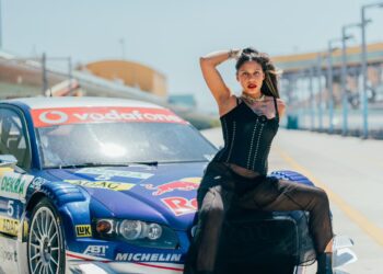 Tokischa se luce en el torneo N16 Racing Celebrity