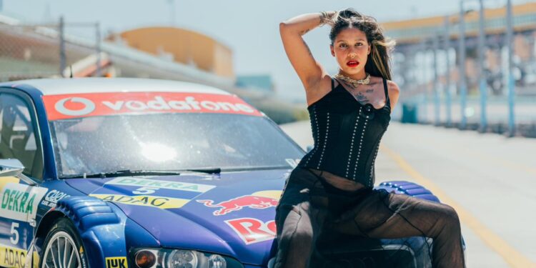 Tokischa se luce en el torneo N16 Racing Celebrity