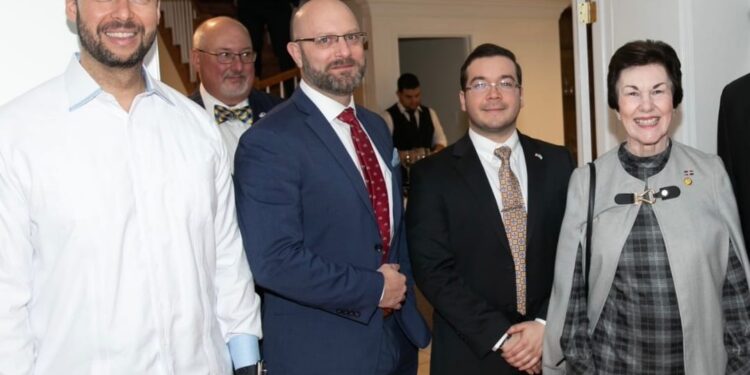 Crean Grupo Diplomático del Cigarro en Estados Unidos