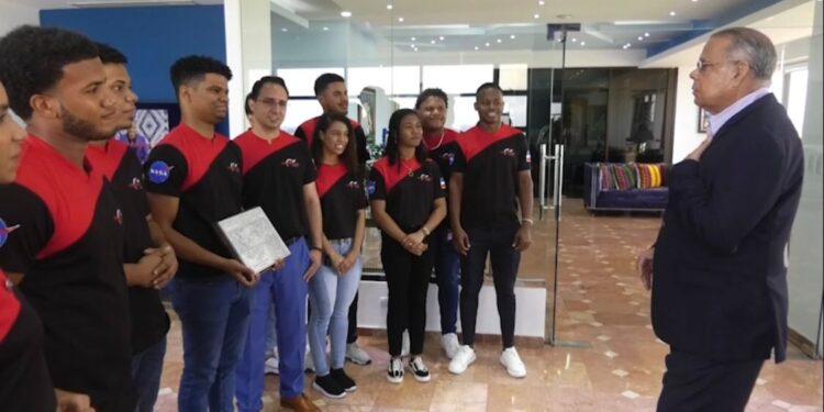 Estudiantes ganadores del NASA Human Exploration Rovers Challenge visitan Medios Telemicro