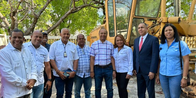 Dejan iniciado preparación de 150 kilómetros de caminos vecinales en SPM