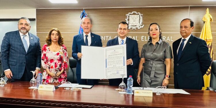 Titular del MESCYT valora lanzamiento del IESPEC
