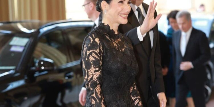 Abinader y primera dama asisten a recepción en Palacio Buckingham ofrecida por reyes Inglaterra