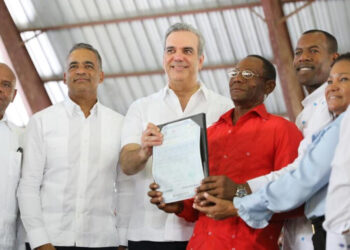 Presidente Abinader dispone entrega de 2,143 títulos para beneficiar a más de 8,572 familias