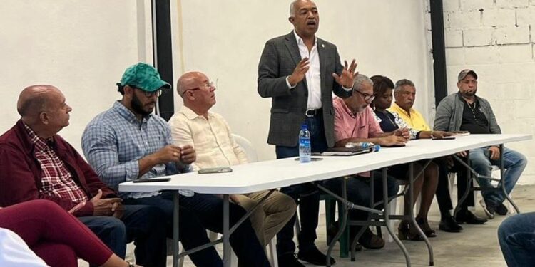 Bertico Santana destaca conformación de un frente para desarrollar SDE