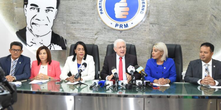 Diputado propone la creación del Ministerio del Dominicano en el Exterior