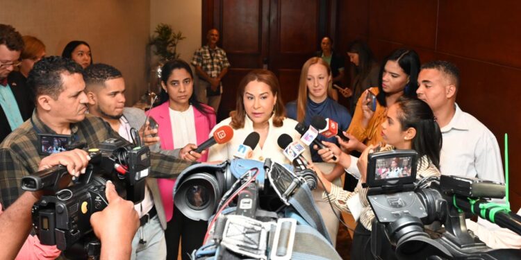 Ministerio Mujer presenta intervención voluntaria a favor de mantener las candidaturas por demarcación electoral