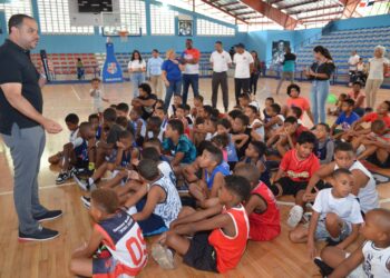 Defensor del Pueblo lleva la Constitución Animada a cientos de niños, niñas y adolescentes del Club San Lázaro 