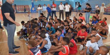 Defensor del Pueblo lleva la Constitución Animada a cientos de niños, niñas y adolescentes del Club San Lázaro 