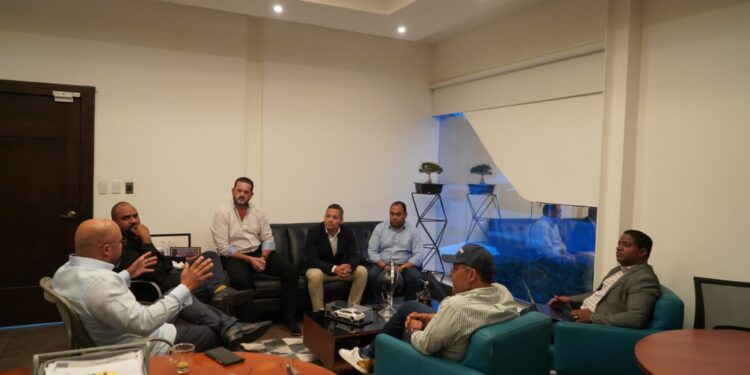 ASOMOEDO elige a Edwin Martínez como su nuevo presidente