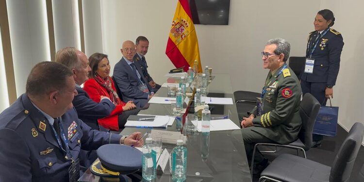 Ministro de Defensa Díaz Morfa se reúne con alto mando militar de España