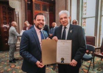 Senado de Nueva York reconoce a Eduardo Estrella