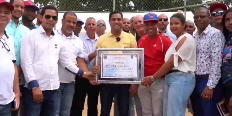 Reconocen aportes de Kelvin Cruz al deporte vegano