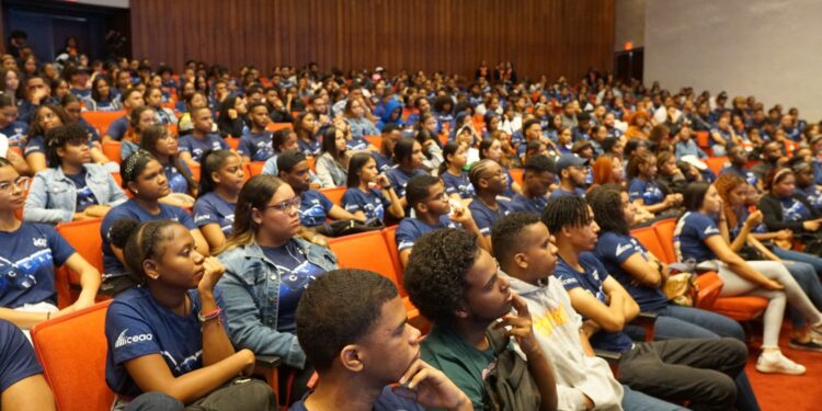 Más de 3,500 estudiantes de RD se preparan para vivir la experiencia del Summer Work 2023 en los EEUU