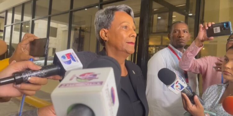 Guerra de encuestas enfrenta legisladores