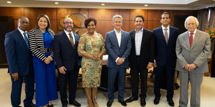 Cadoar presenta plan de trabajo para fortalecer el sector asegurador