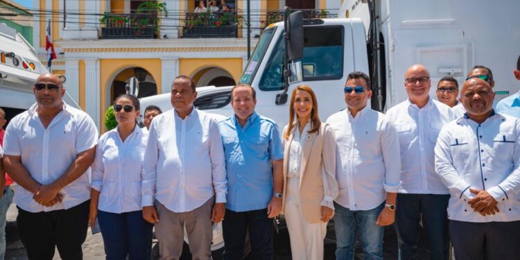 Ministro José Paliza entrega RD$11 millones para obras y actividades deportivas en Puerto Plata