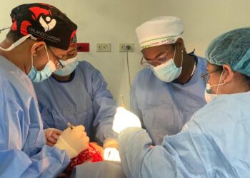 Cirujano Vergas Almonte aboga por que las ARS cubran las cirugías de reducción mamaria