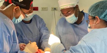 Cirujano Vergas Almonte aboga por que las ARS cubran las cirugías de reducción mamaria