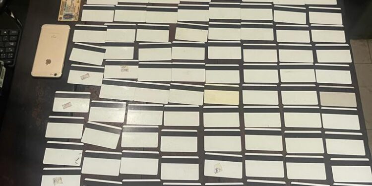 Apresan dos personas con 220 tarjetas Solidaridad