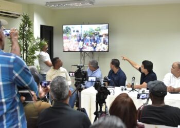 Wellington Arnaud informa avances construcción alcantarillado sanitario en Valverde