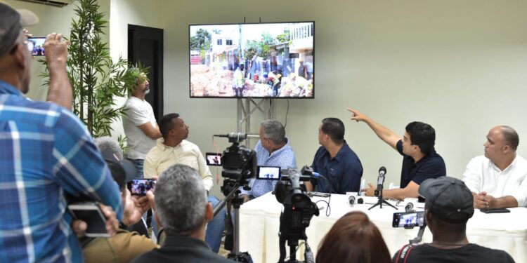 Wellington Arnaud informa avances construcción alcantarillado sanitario en Valverde