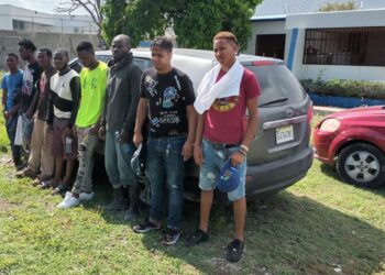 DGM apresa dos dominicanos contrabandeando haitianos en una jipeta