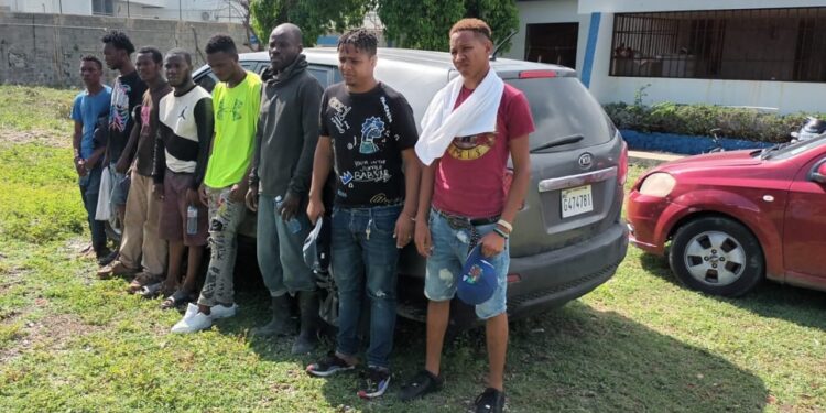 DGM apresa dos dominicanos contrabandeando haitianos en una jipeta