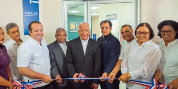 José Paliza inaugura laboratorios equipados en la Universidad Católica de Barahona