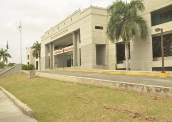 Denuncian INPOSDOM desacata sentencia que condena la institución por cancelaciones injustificadas de servidores públicos
