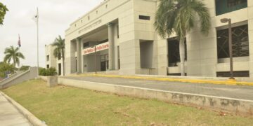 Denuncian INPOSDOM desacata sentencia que condena la institución por cancelaciones injustificadas de servidores públicos