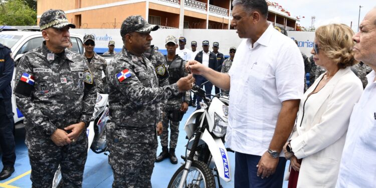 Interior y Policía inicia en Boca Chica "Mi País Seguro"