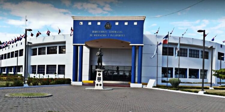 DGP selecciona dos de 11 interesados en la elaboración de un millón 50 mil pasaportes de lectura mecánica