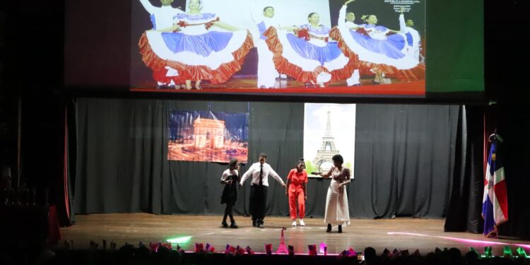 Cientos de estudiantes de la Regional 15 sorprenden con sus talentos en Festival Artístico en francés