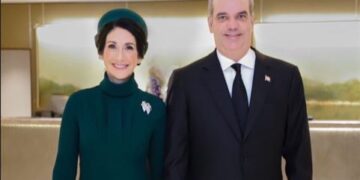 Así fueron vestidos Abinader y Raquel Arbaje para la coronación de Carlos III