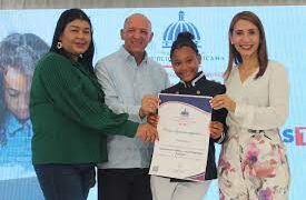 CTC entregan certificados a niñas en Puerto Plata