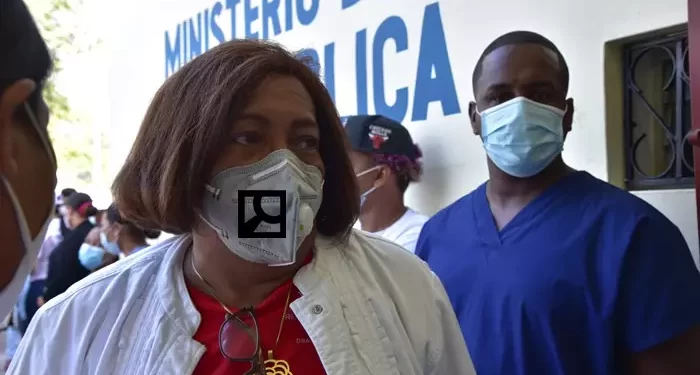 Ministro de Salud suspende directora provincial de salud de Barahona