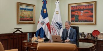 García Fermín informa MESCyT no tiene retraso en pagos a estudiantes becados