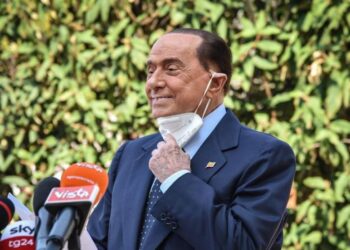 Berlusconi, dado de alta tras 44 días ingresado por complicaciones de la leucemia