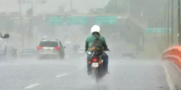Sistema de baja presión seguirá provocando aguaceros con tronadas ocasionales y ráfagas de viento en varias provincias del país