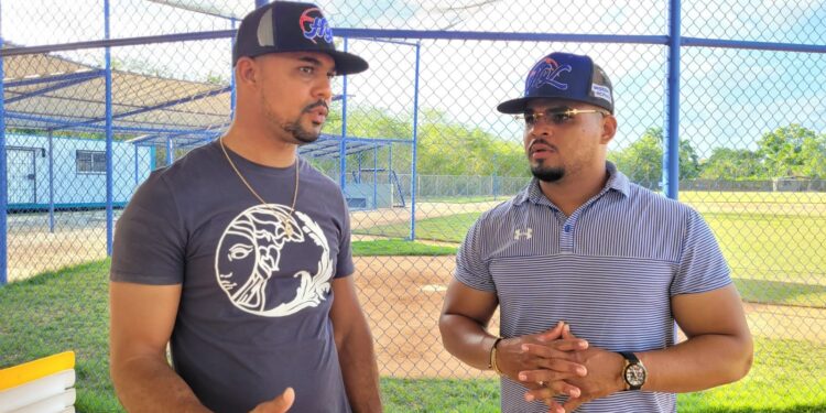 Academia de béisbol H Y L denuncia estafa por padre talentoso prospecto