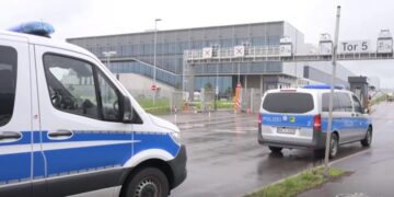 Al menos dos muertos en un tiroteo en una fábrica de Mercedes Benz en Alemania